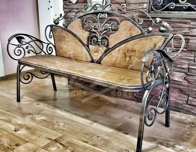 Парковая кованая скамейка с фигурной спинкой КС-203