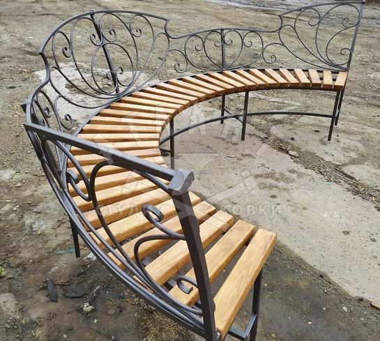 Кованая скамейка полукруглой формы КС-264