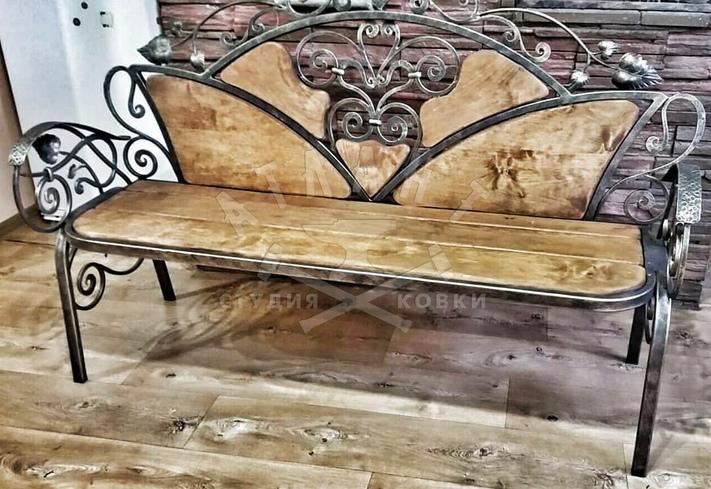 Парковая кованая скамейка с фигурной спинкой КС-203