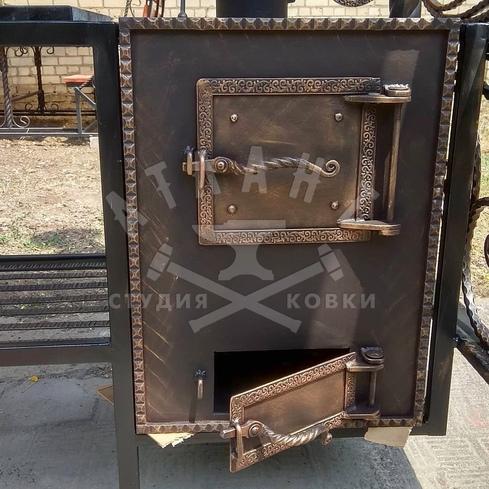 Кованый крытый мангал с печкой КМ-422